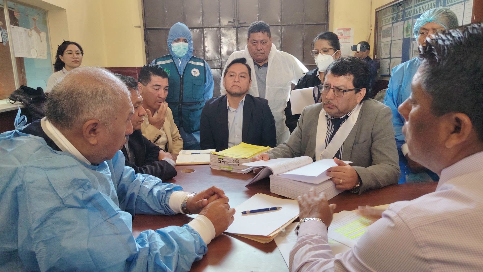 Diligencia judicial en la sede de la Diresa Huanuco